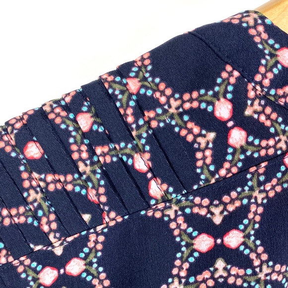 Croft & Barrow Women's Blue Button Up Top 1198 - Picture 3 of 6